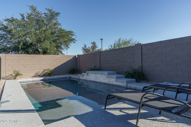 20) POOL