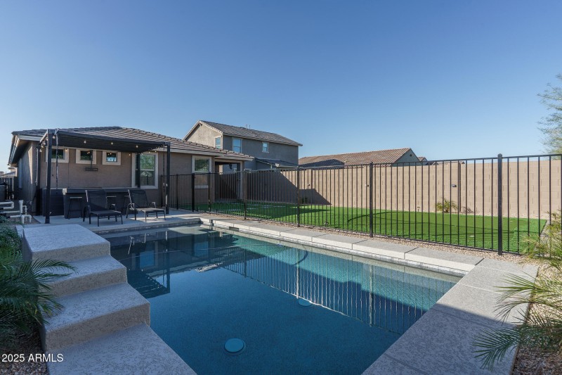 21) POOL