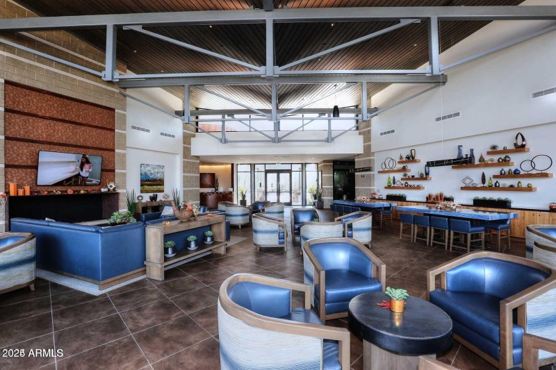 Sky Crossing COMM LOUNGE