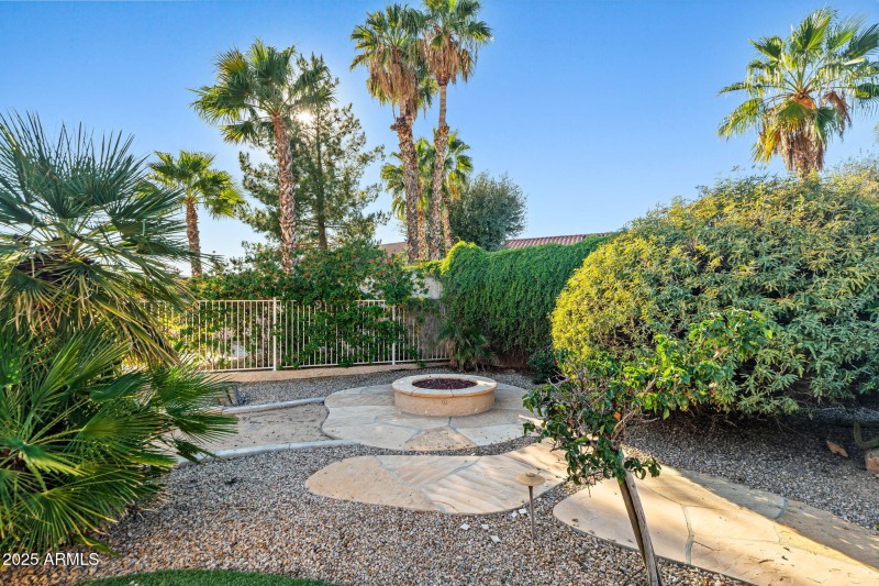 Gas Firepit & Seating Area