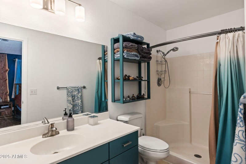 084-Primary Bathroom