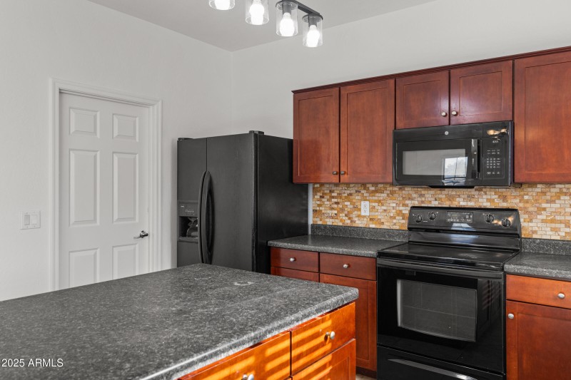 315 E Christopher St-13