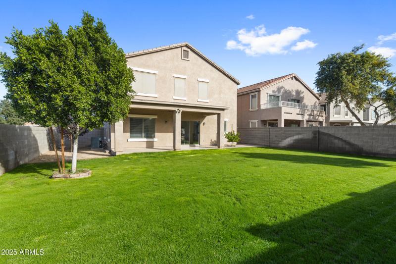 315 E Christopher St-35