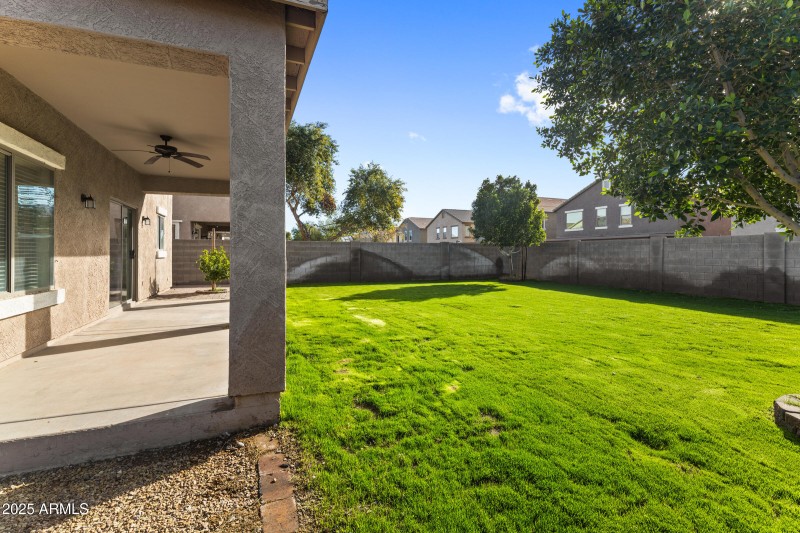 315 E Christopher St-38