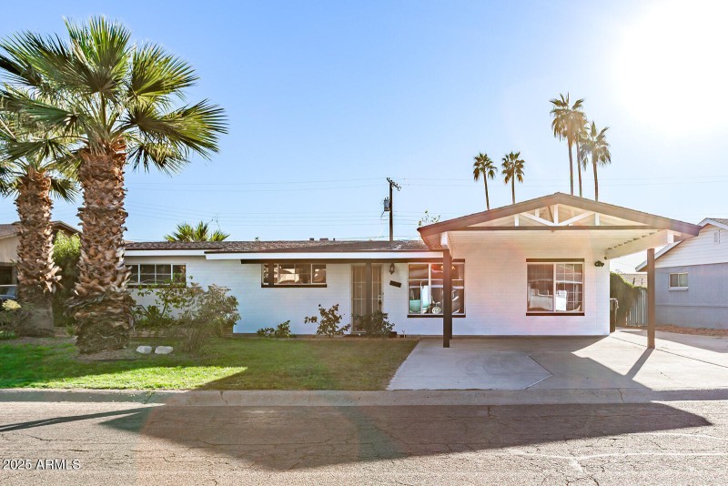 2033 W Palo Verde Dr