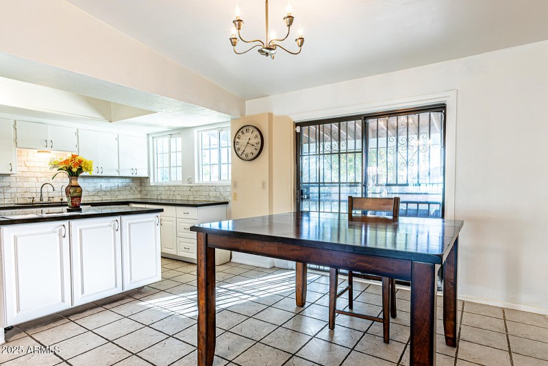 2033 W Palo Verde Dr-9