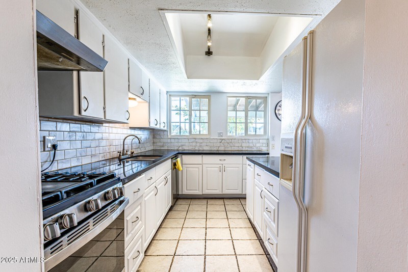 2033 W Palo Verde Dr-11