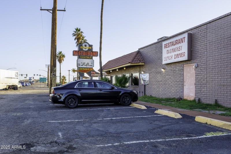 Restaurant Exterior 8