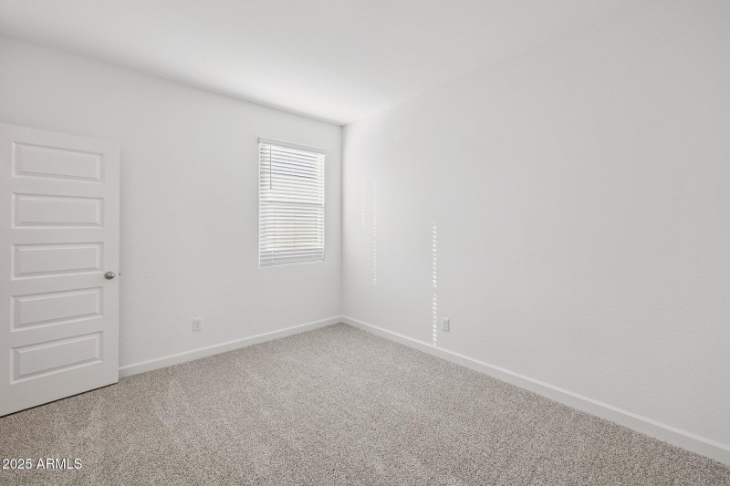 20-web-or-mls-1476-s-241st-ave