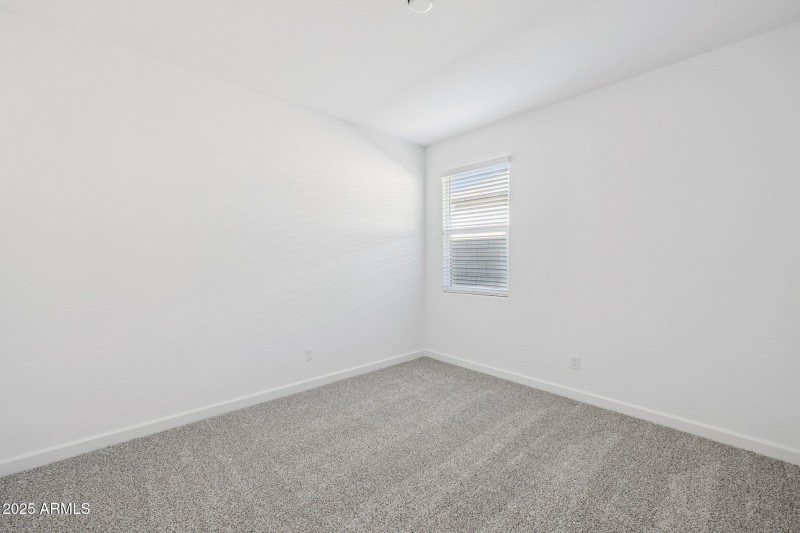 25-web-or-mls-1476-s-241st-ave