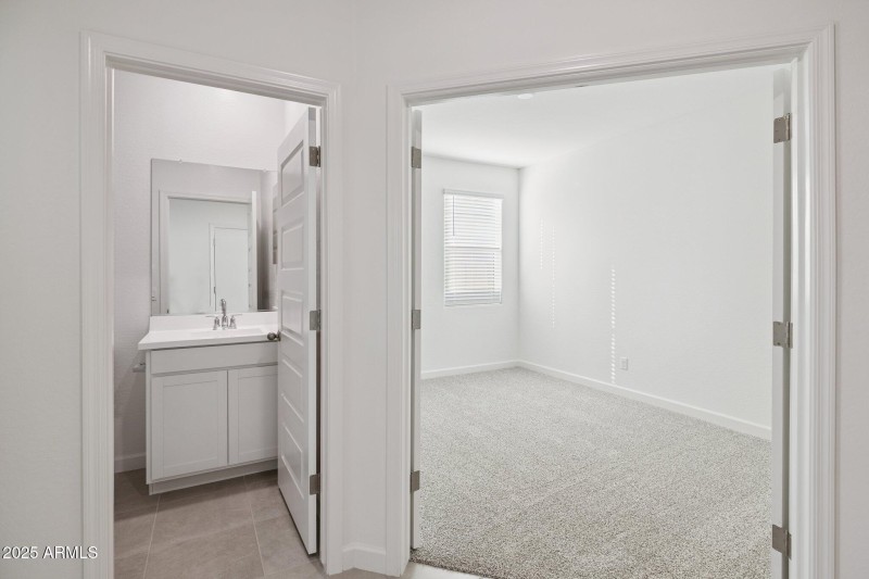 27-web-or-mls-1476-s-241st-ave