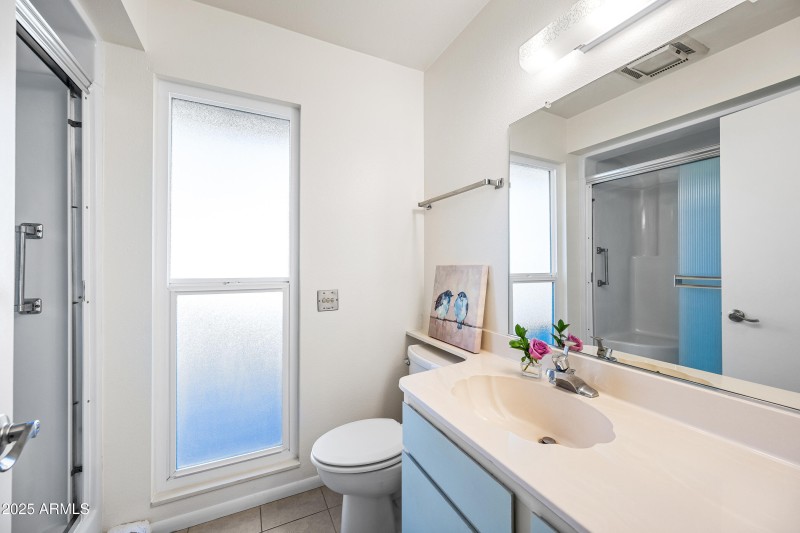 Super Clean Guest Bathroom