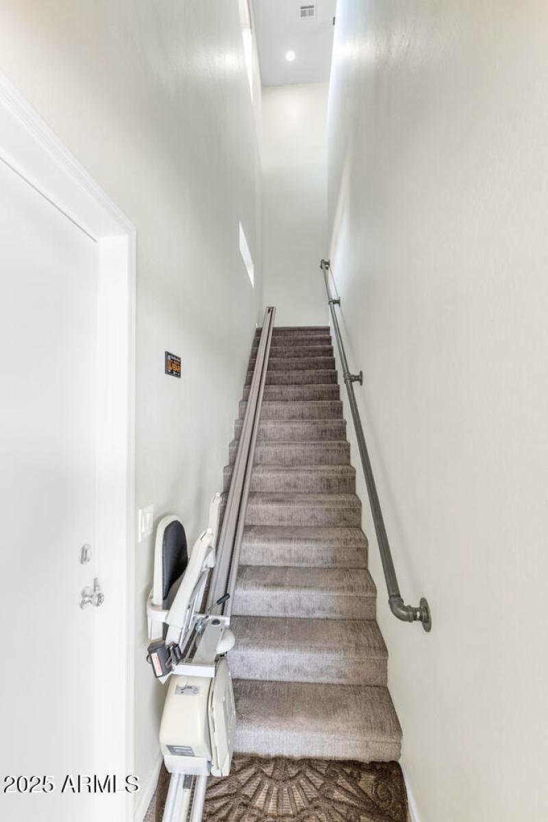 RV Garage w/ Power Lift