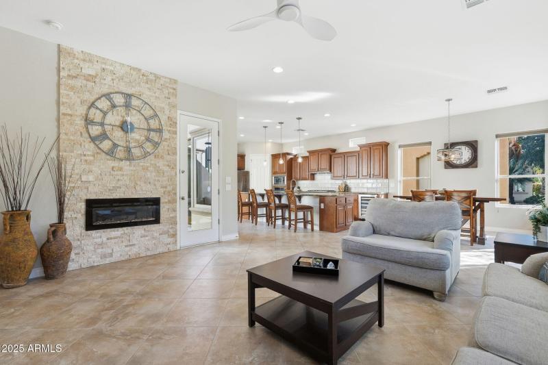 Great Room w/ Fireplace