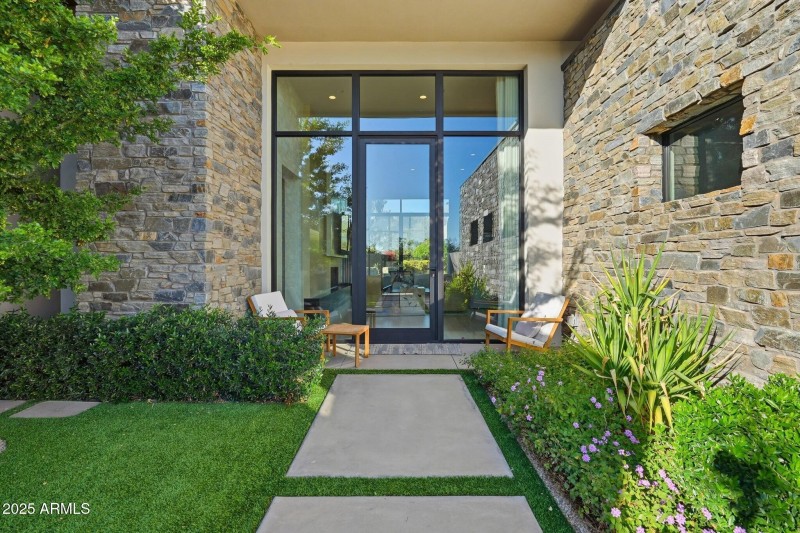 004_Exterior Entrance