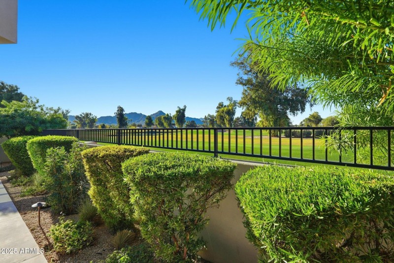 042_Golf Course Views