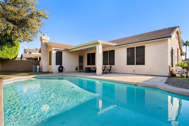 011__3918 E San Pedro Ave