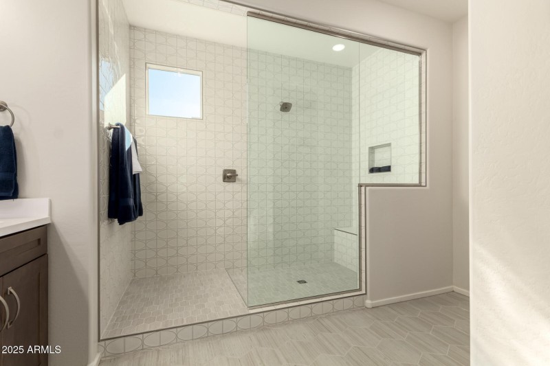 14-Owners Suite Shower