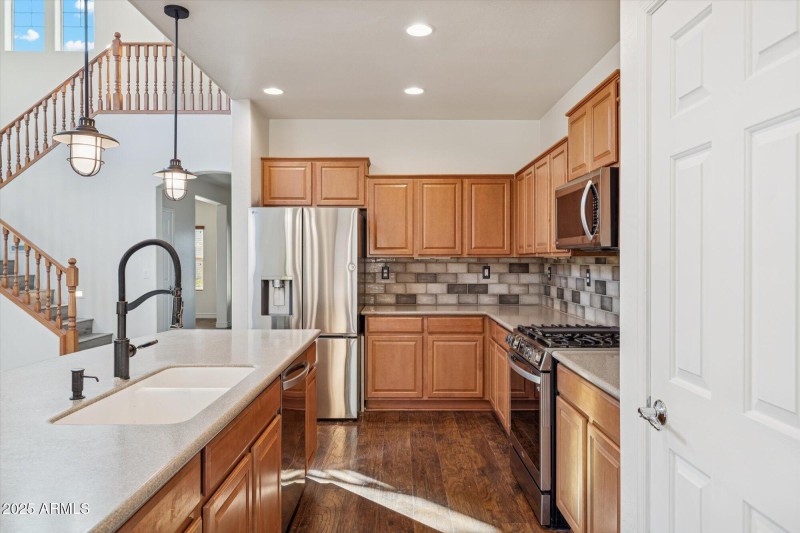 Stainless Appliances & Gas Range