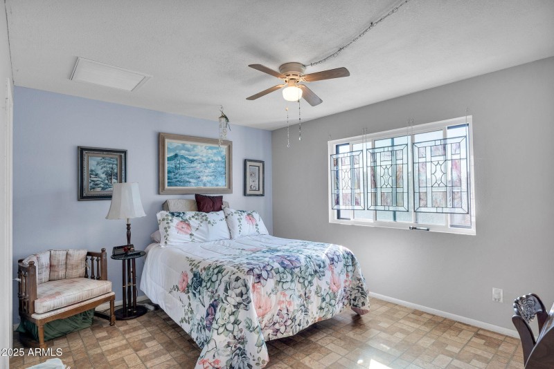 Ceiling Fans Throughout!