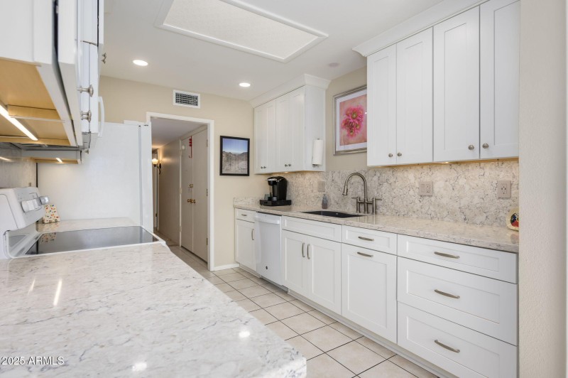 BEAUTIFULLY REMODELED KITCHEN