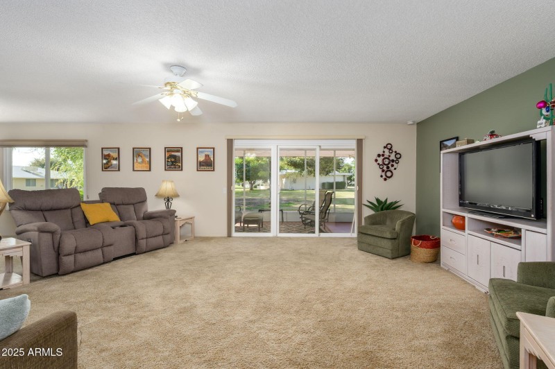 SPACIOUS LIVING ROOM