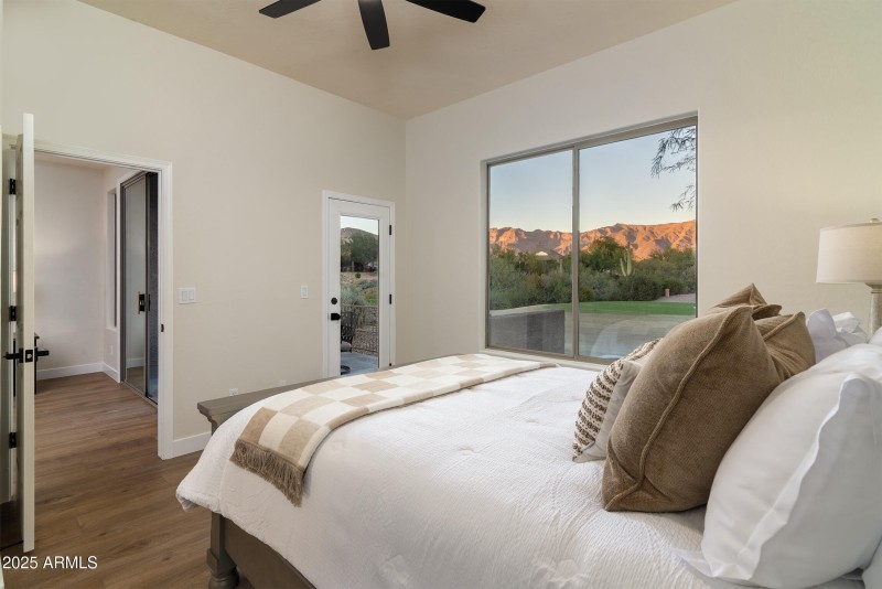 downstairs bedroom en-suite