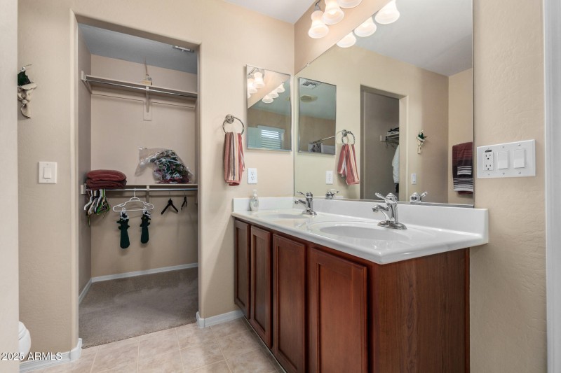17 Master Bathroom