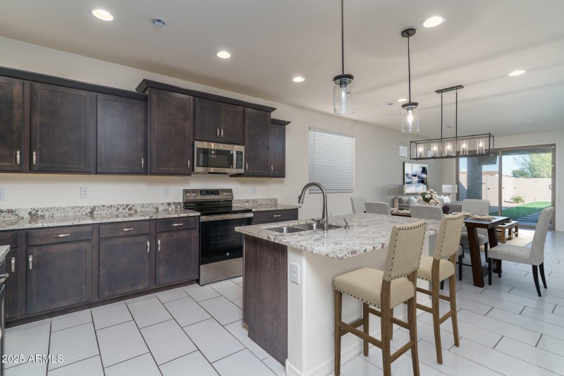 2VS) KITCHEN