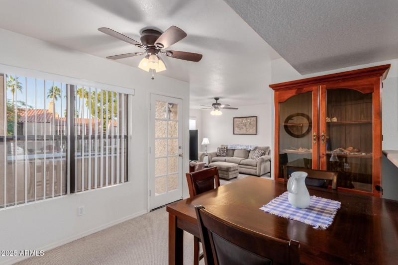 KITCHEN / DINING AREA