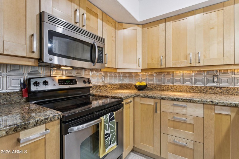 8-web-or-mls-110-w-missouri-ave-25