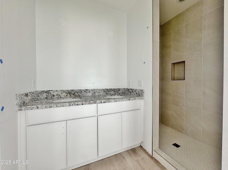DBL Vanity Master Bath