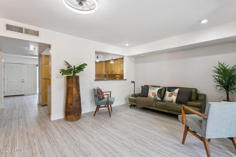 11-web-or-mls-110-w-missouri-ave-25