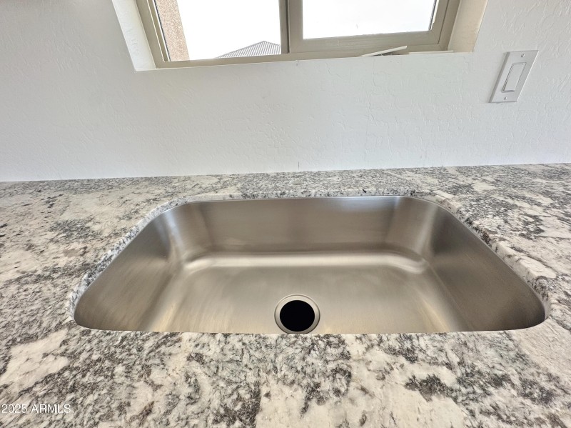 Gorgeous granite counters throughout