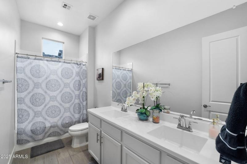 020__1294 E La Fortuna Ct