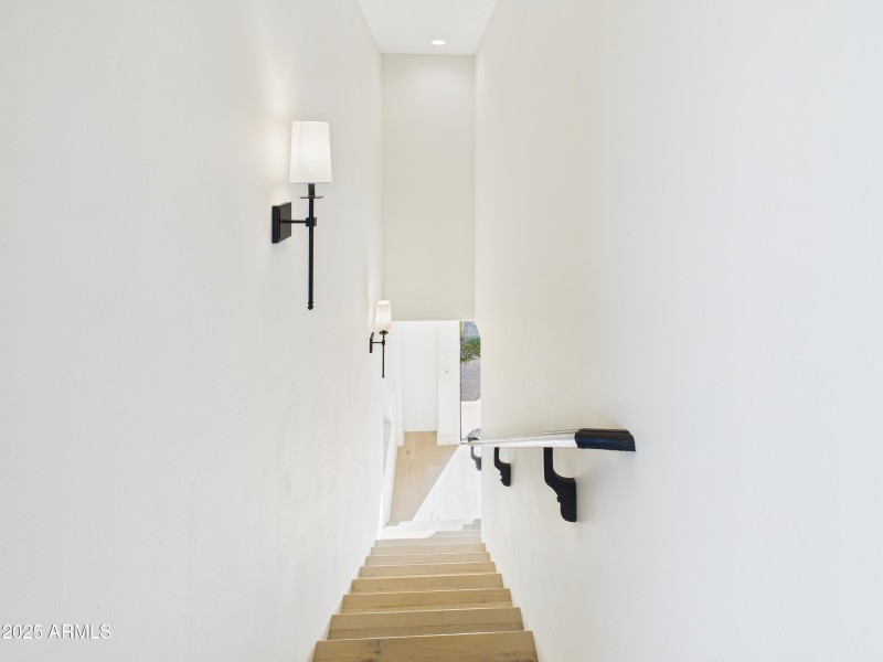 70 20704 N 90th PL Unit 1015 Stairway