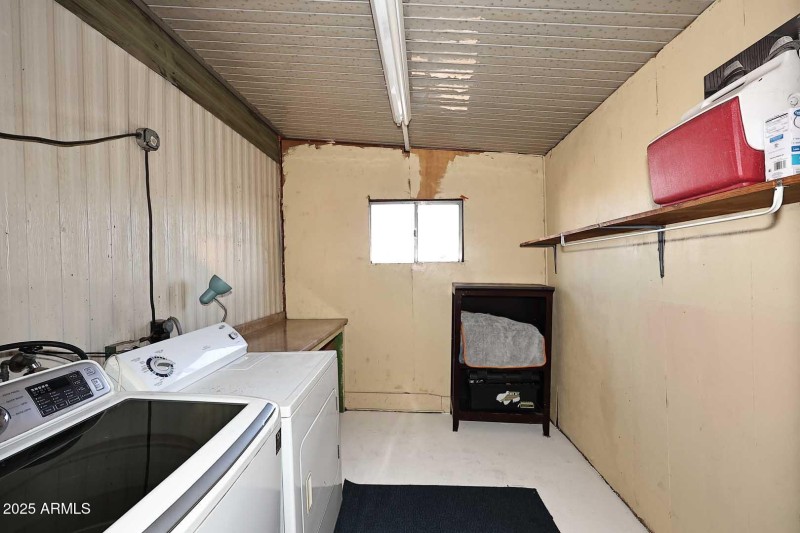 Laundry-Storage Room