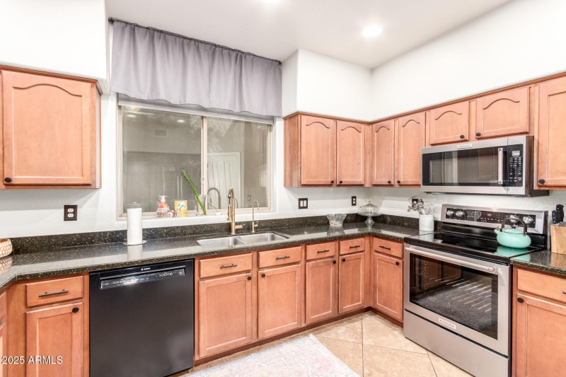 Kitchen w/SS Appliances