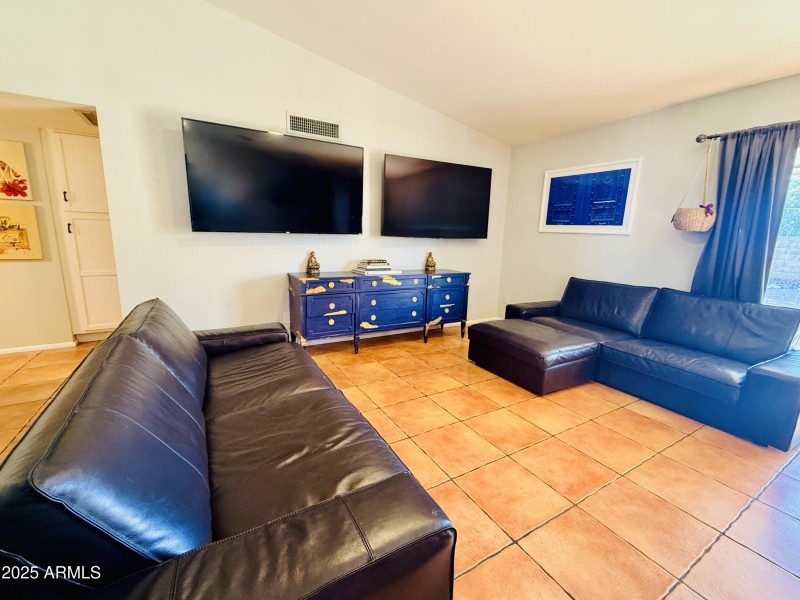 1F341C8E-BD5D-46A8-87DC-9EFCBBB69A6B_1_2