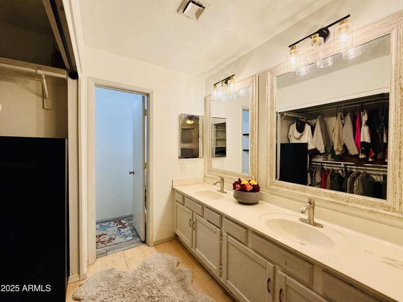 E9A59C9D-E6D4-4843-92C8-94AFCD93BE82_1_2