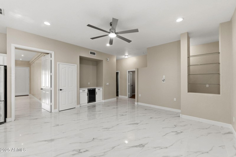 004__2225 W Olive Way