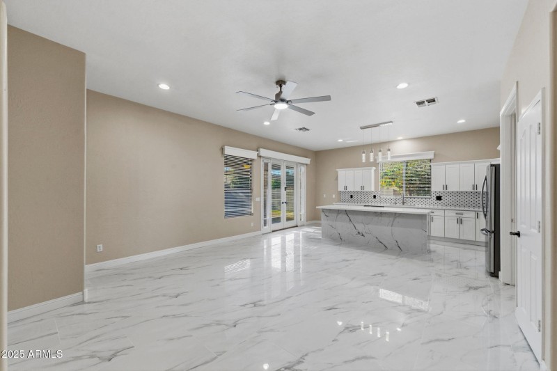 006__2225 W Olive Way