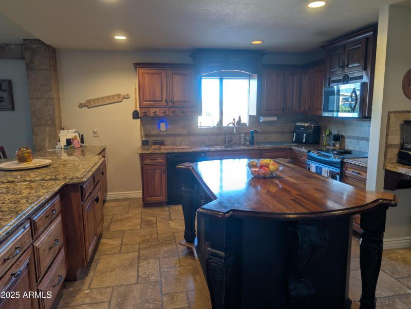 PXL_20251218_223338420