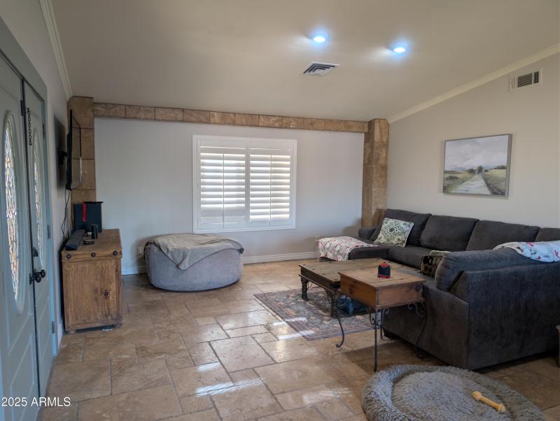 PXL_20251218_224407258