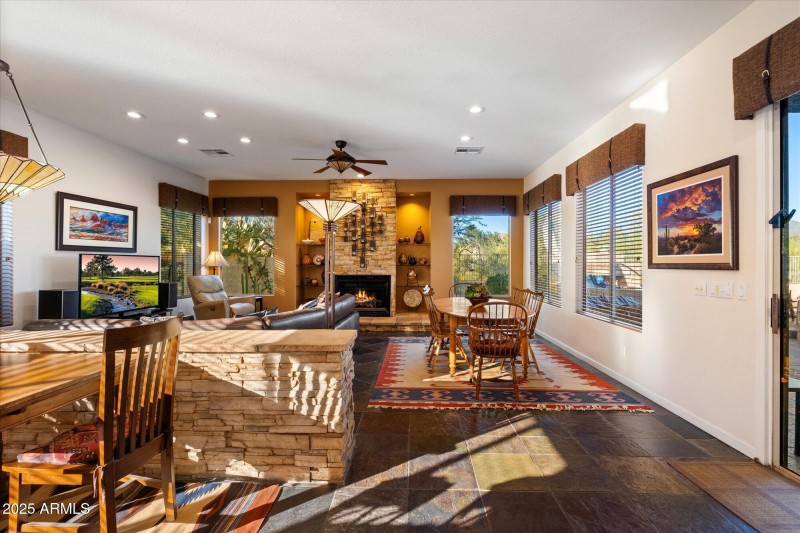 15-Kitchen/Family Rm