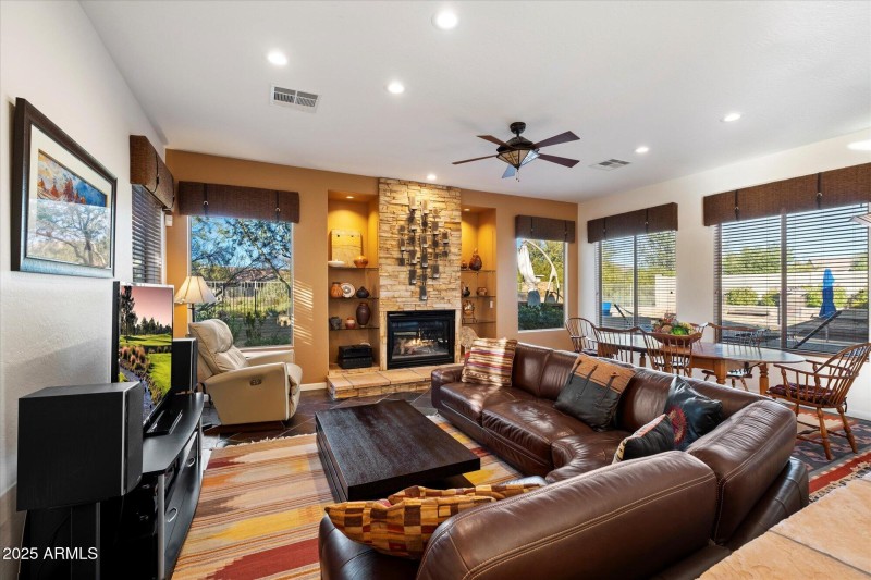 20-Dining & Family Room