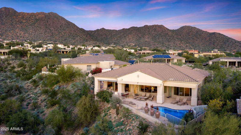 Wrapped in Mountain Views!