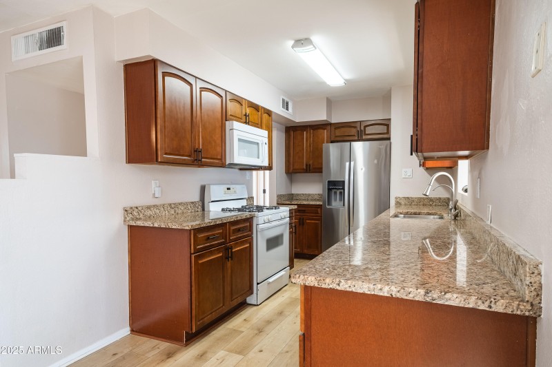 Matt-Cerchiai_2045-W-Sunnyside-Ave-11