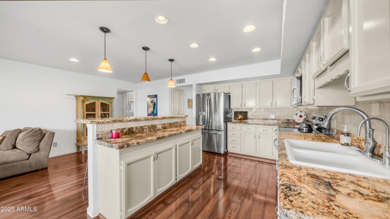 Kitchen / great room