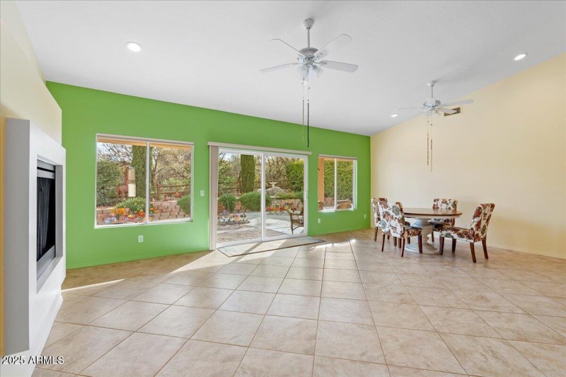 06-Living Room & Dining